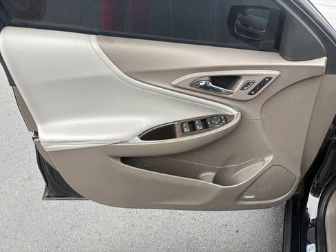 Used 2017 Chevrolet Malibu Premier w/ Premier Sun and Wheel Package FWD image 17