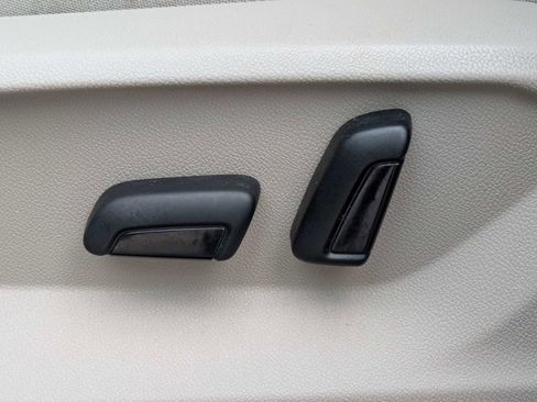 Used 2024 Volkswagen Atlas SE w/ Panoramic Sunroof Package FWD image 27