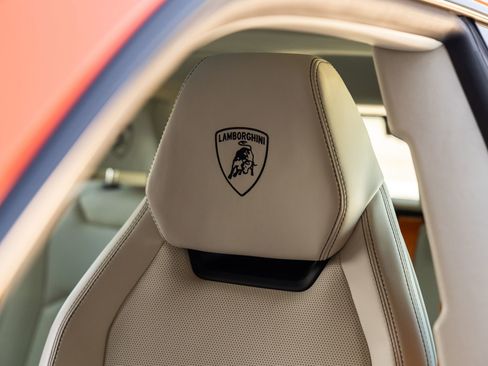 Used 2025 Lamborghini Urus SE AWD/4WD image 31