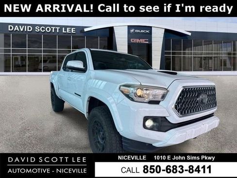 Used 2018 Toyota Tacoma TRD Sport w/ TRD Premium Sport Package RWD image 1