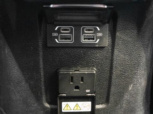 Used 2025 Jeep Wrangler Unlimited Sahara image 31