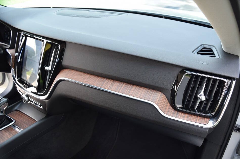 Used 2019 Volvo S60 T5 Momentum w/ Multimedia Package FWD image 55