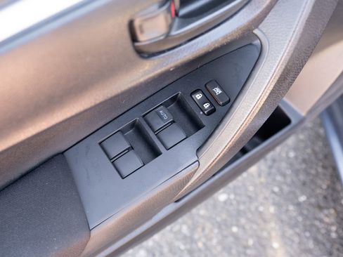 Used 2015 Toyota Corolla L FWD image 10