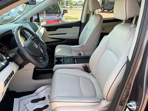 Used 2025 Honda Odyssey Touring image 5