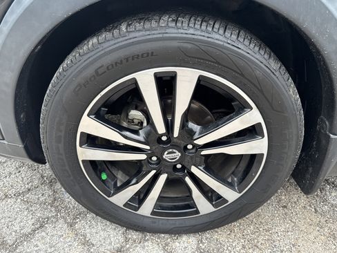 Used 2018 Nissan Kicks SV FWD image 9
