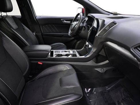 Used 2024 Ford Edge ST image 16