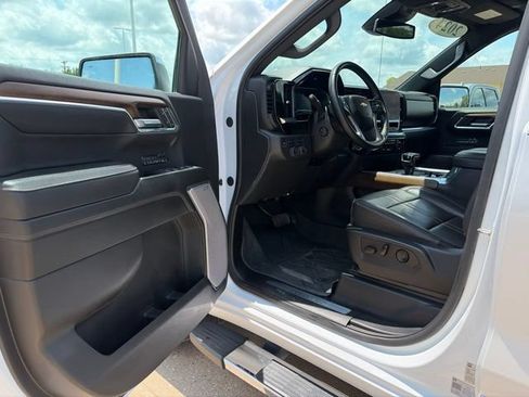 Used 2024 Chevrolet Silverado 1500 High Country w/ High Country Premium Package AWD/4WD image 11