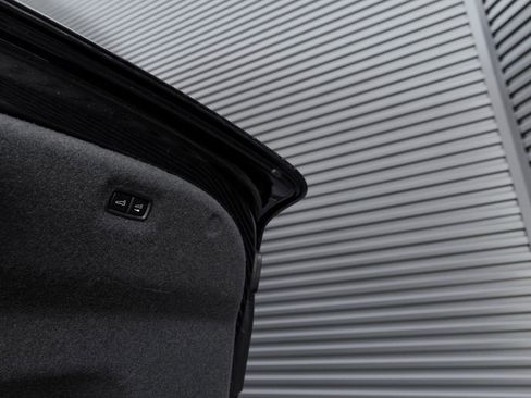 Used 2025 Porsche Taycan RWD image 29