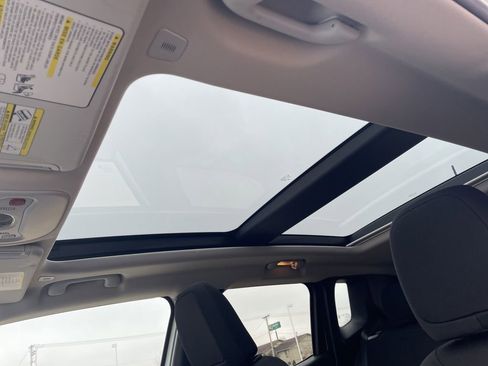 Used 2023 Jeep Renegade Altitude w/ Sun/Sound Group image 10