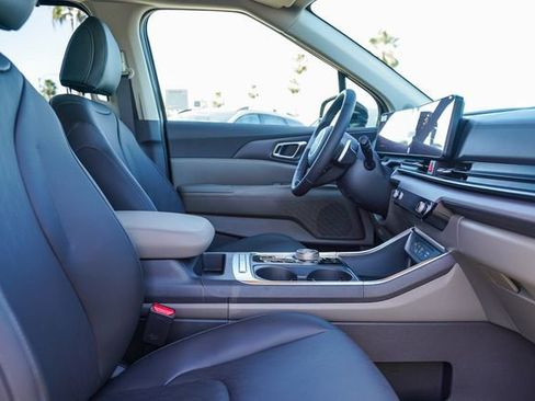 New 2026 Kia Carnival EX FWD image 18