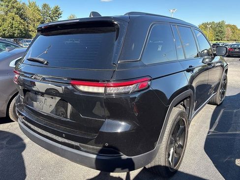 Certified 2023 Jeep Grand Cherokee Altitude image 4