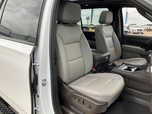 Used 2024 Chevrolet Suburban Z71 w/ Luxury Package AWD/4WD image 19