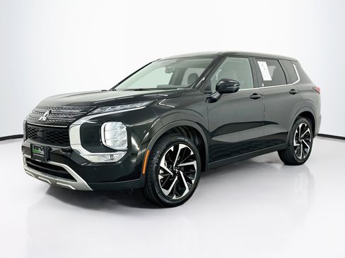 Used 2024 Mitsubishi Outlander SE AWD/4WD image 3