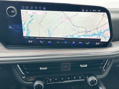 Used 2025 Chevrolet Tahoe Z71 image 12