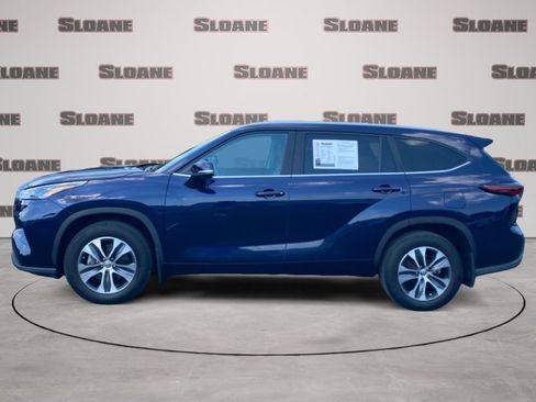 Used 2024 Toyota Highlander XLE AWD/4WD image 2