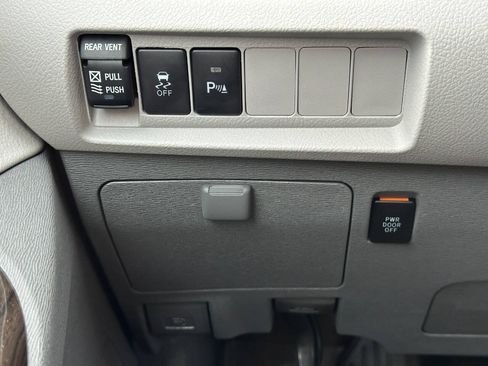 Used 2019 Toyota Sienna XLE w/ XLE Navigation Package AWD/4WD image 39