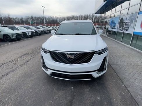 Used 2021 Cadillac XT6 Premium Luxury image 3