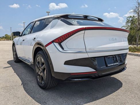 Used 2025 Kia EV6 Wind RWD image 7