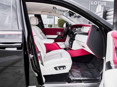 Used 2023 Rolls-Royce Phantom Sedan RWD image 32