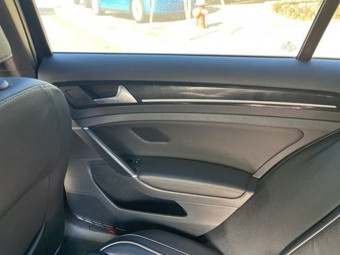 Used 2018 Volkswagen Golf R 4-Door image 12