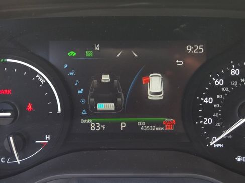 Used 2025 Toyota Sienna XLE FWD image 22