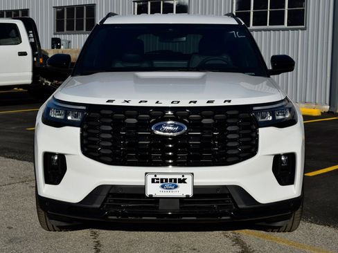 New 2026 Ford Explorer ST-Line w/ ST-Line Street Pack image 2