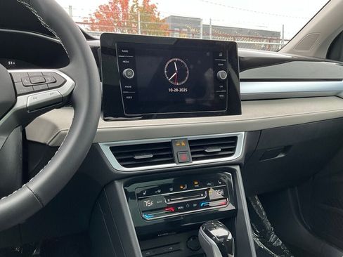 New 2025 Volkswagen Taos SE image 17