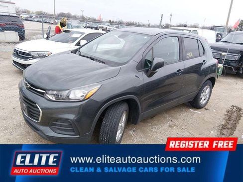 Used 2019 Chevrolet Trax LS w/ Tint and Cruise Package FWD image 4