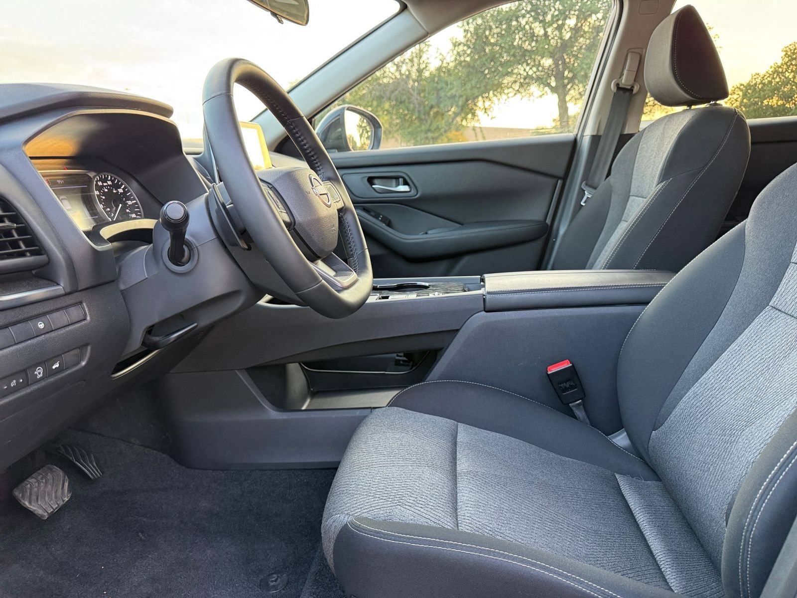 Used 2026 Nissan Rogue SV FWD image 27
