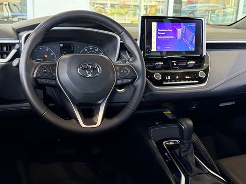 Certified 2025 Toyota Corolla Hatchback w/ SE Package FWD image 31