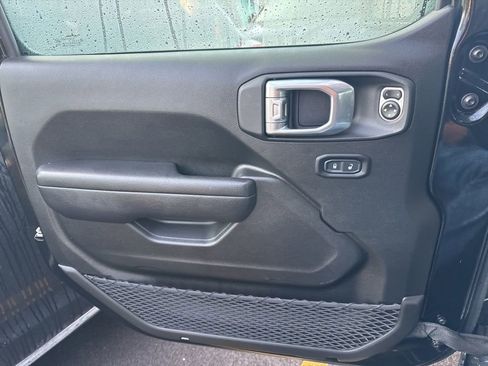 Used 2024 Jeep Wrangler Sport S image 9