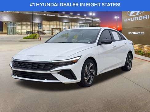 Used 2025 Hyundai Elantra Sport FWD image 2