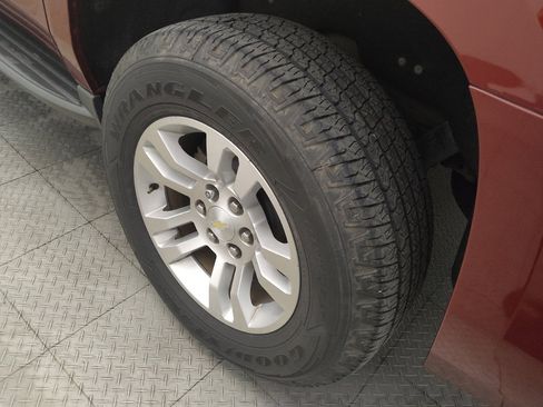 Used 2016 Chevrolet Suburban LT RWD image 31