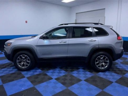 Used 2022 Jeep Cherokee Trailhawk image 5