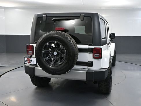 Used 2018 Jeep Wrangler Unlimited Sahara w/ Connectivity Group image 7