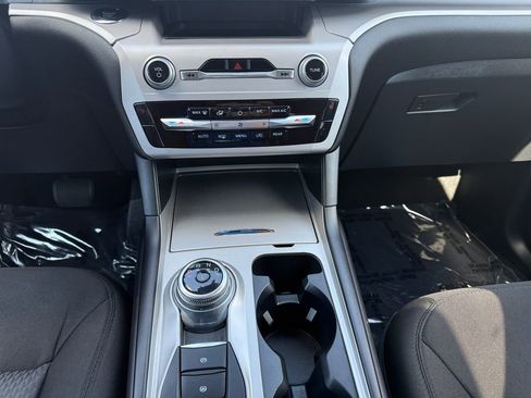 Used 2023 Ford Explorer XLT image 11