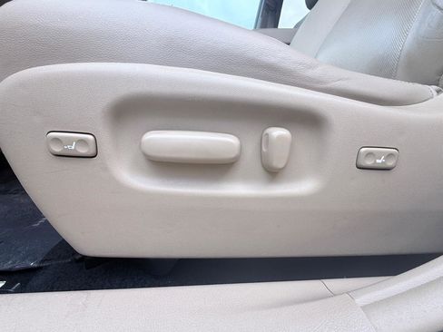 Used 2013 Toyota Highlander Limited image 29