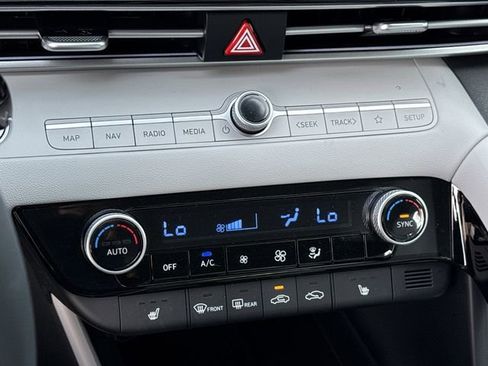 New 2026 Hyundai Elantra Limited FWD image 30