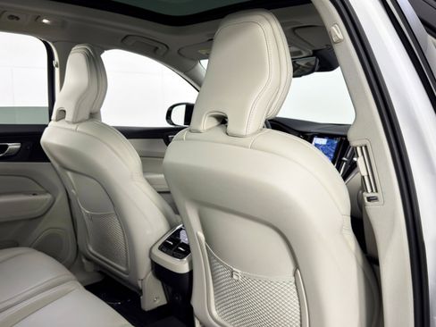 Used 2023 Volvo XC60 B5 Ultimate w/ Protection Package Premier image 37
