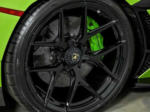 Used 2019 Lamborghini Aventador SVJ AWD/4WD image 18