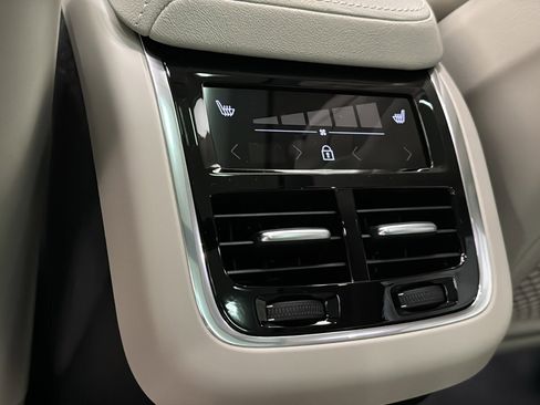 New 2026 Volvo XC60 B5 Ultra w/ Climate Package image 28