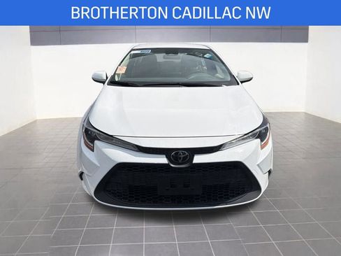 Used 2022 Toyota Corolla LE image 2