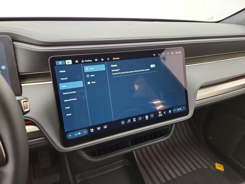 Used 2025 Rivian R1S Adventure Dual AWD/4WD image 10