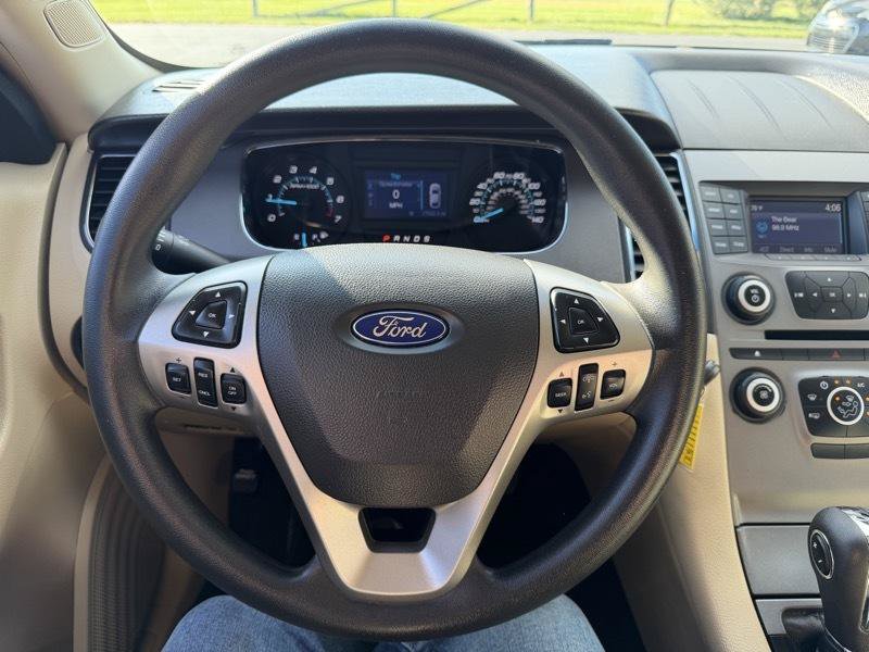 Used 2017 Ford Taurus SE FWD image 2