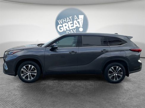 Used 2022 Toyota Highlander XLE image 7