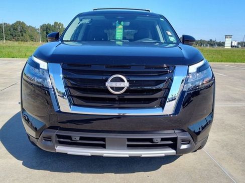 Used 2025 Nissan Pathfinder Platinum w/ Cargo Package image 13