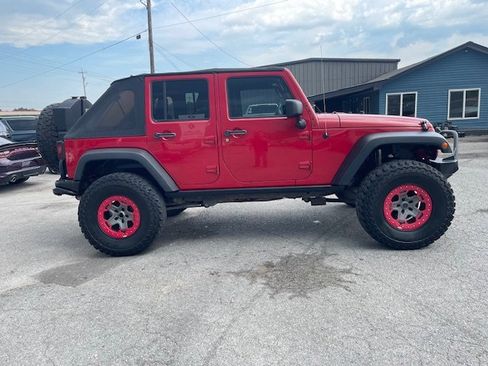 Used 2011 Jeep Wrangler Unlimited Rubicon w/ Connectivity Group image 4