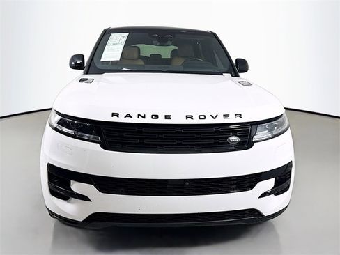Used 2024 Land Rover Range Rover Sport SE image 2