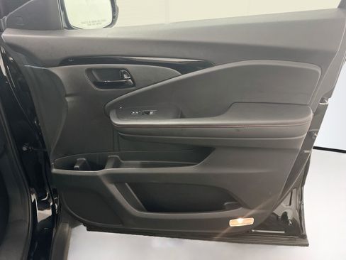 Used 2025 Honda Passport Black Edition image 35