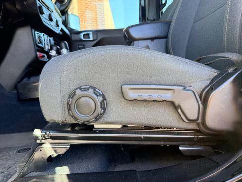 Used 2024 Jeep Wrangler Unlimited AWD/4WD image 23